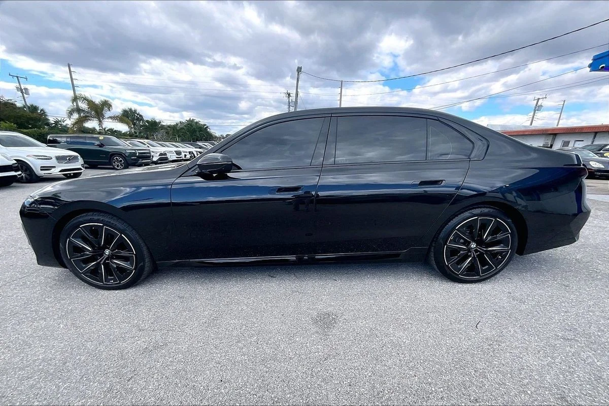 Used 2024  BMW xDrive image 30