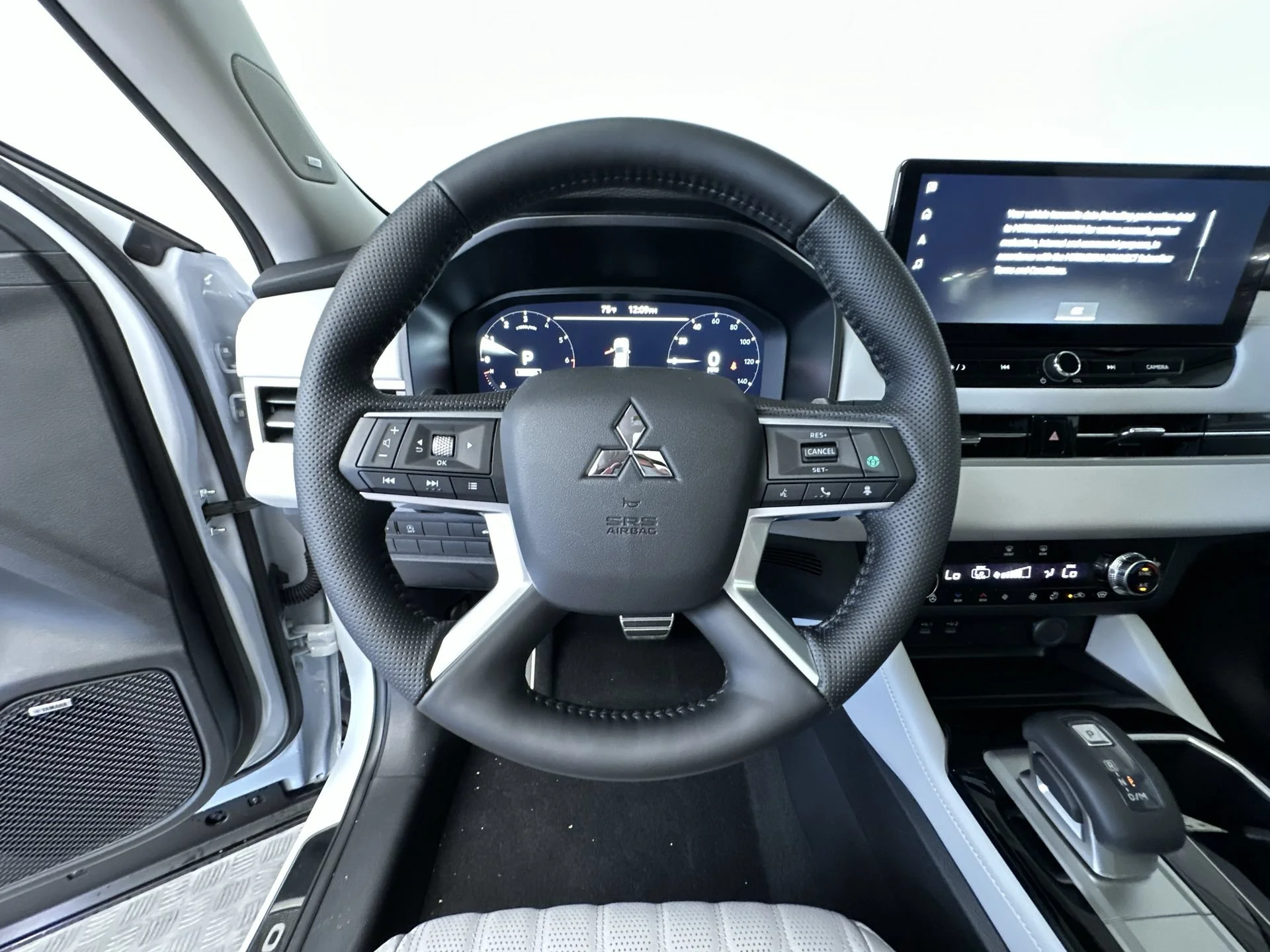 New 2026 White Diamond Mitsubishi SEL image 16
