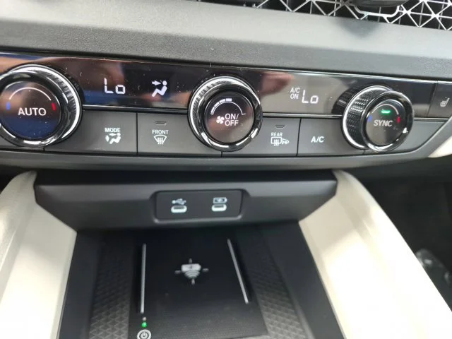 New 2026 Platinum White Pearl Honda SE image 27