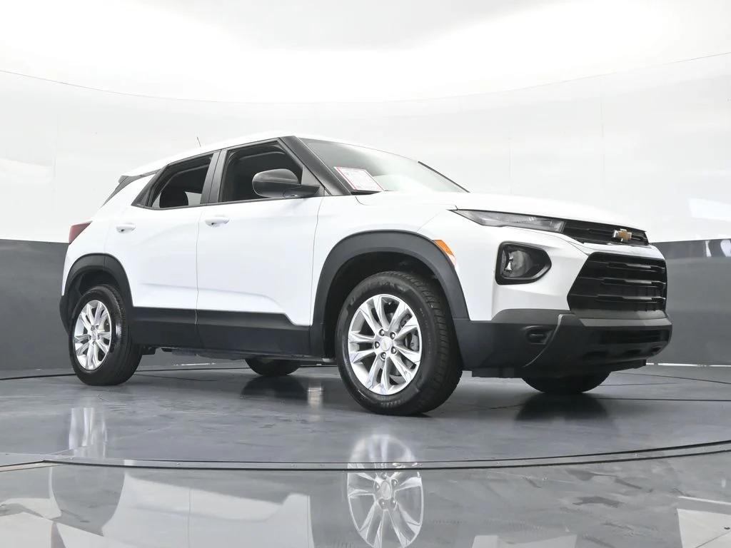 Used 2023 Summit White Chevrolet LS image 56