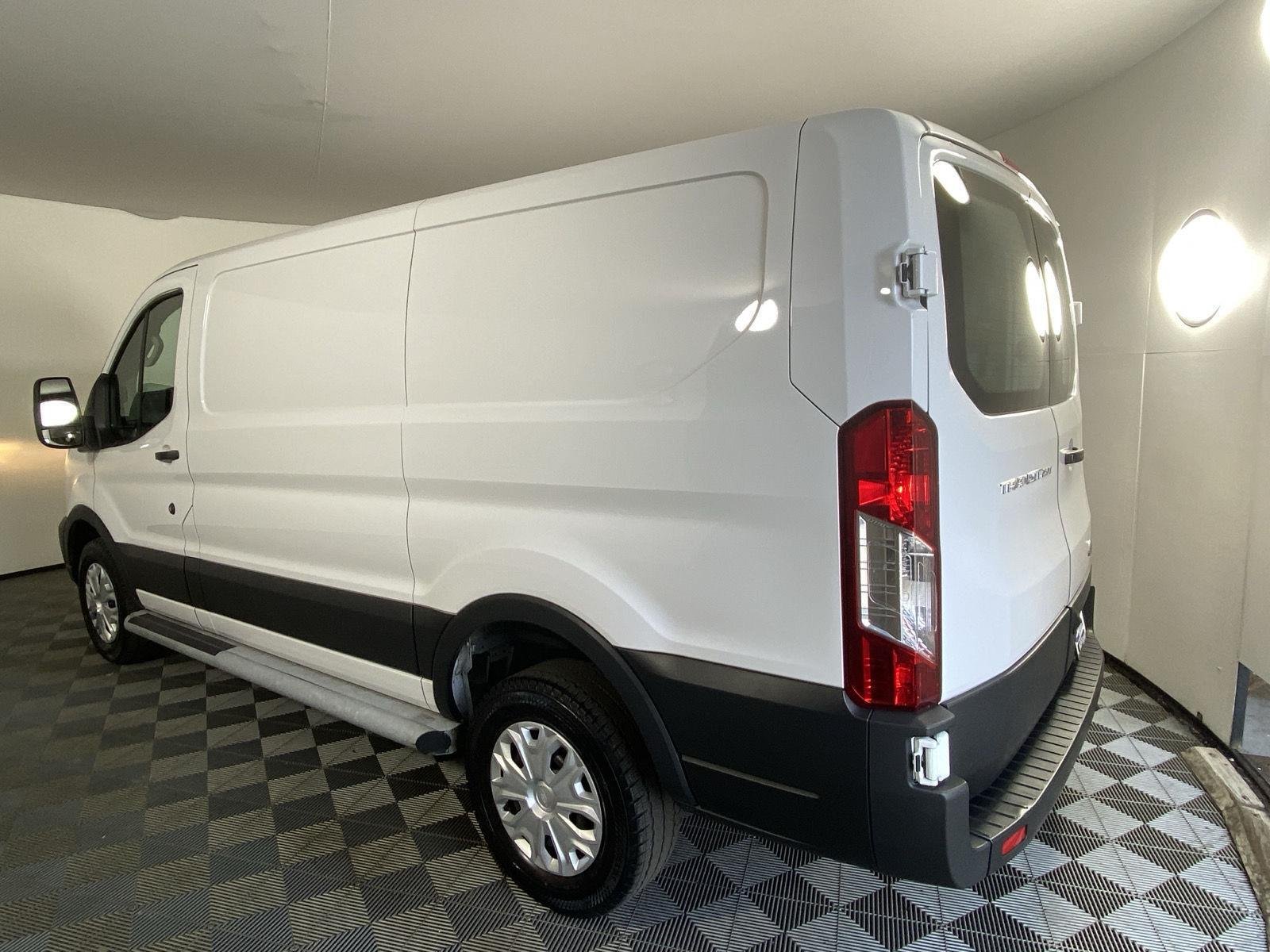 Used 2025 Oxford White Ford Base image 10