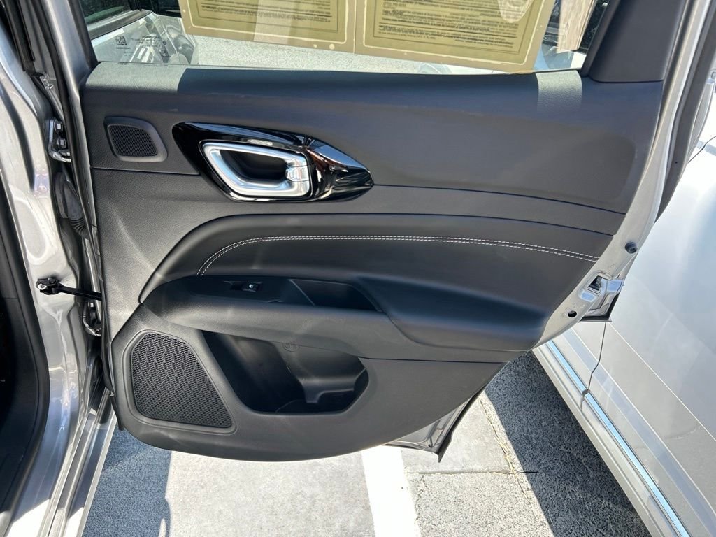 Used 2022 Silver Jeep Limited image 45