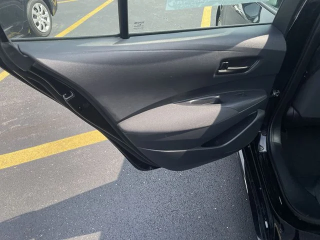 2025 Toyota Corolla LE - Photo 28