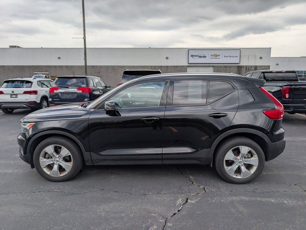 Used 2019  Volvo Momentum image 7