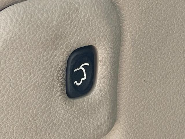 Used 2019 White Jeep Limited image 9