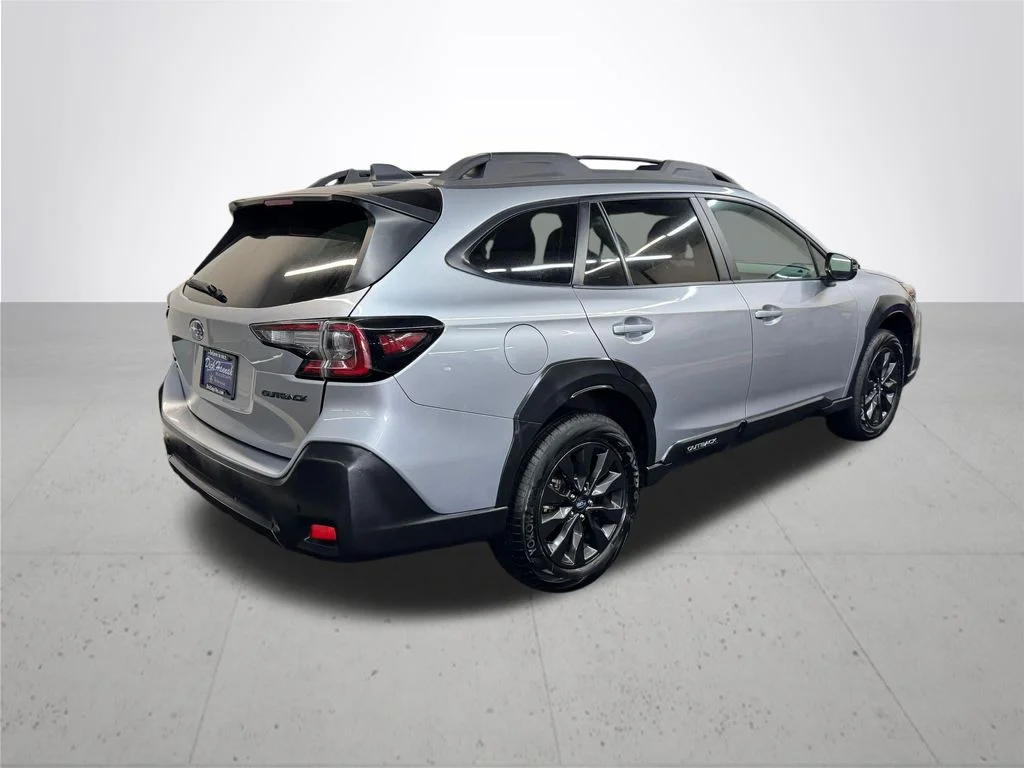 Used 2025 Silver Subaru Onyx Edition image 7