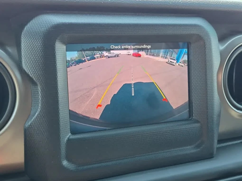 Used 2019 Bikini Pearlcoat Jeep Sport S image 12
