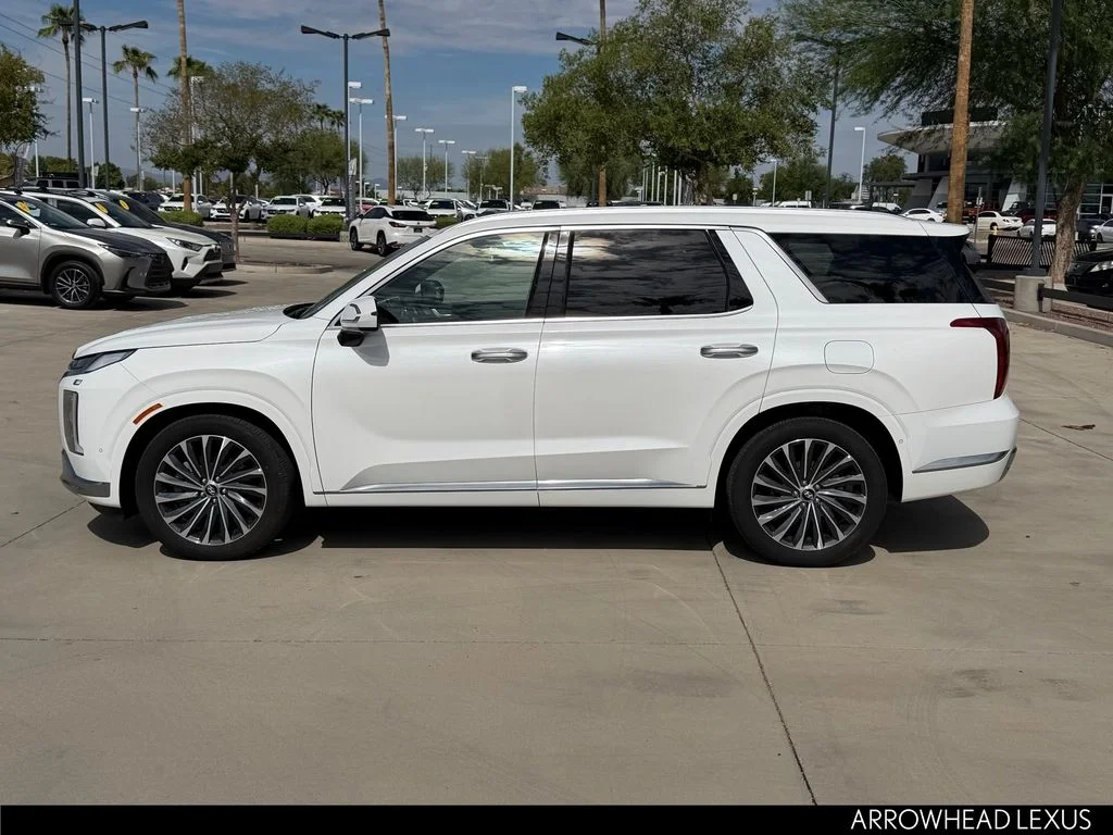 Used 2023 White Hyundai Calligraphy image 3