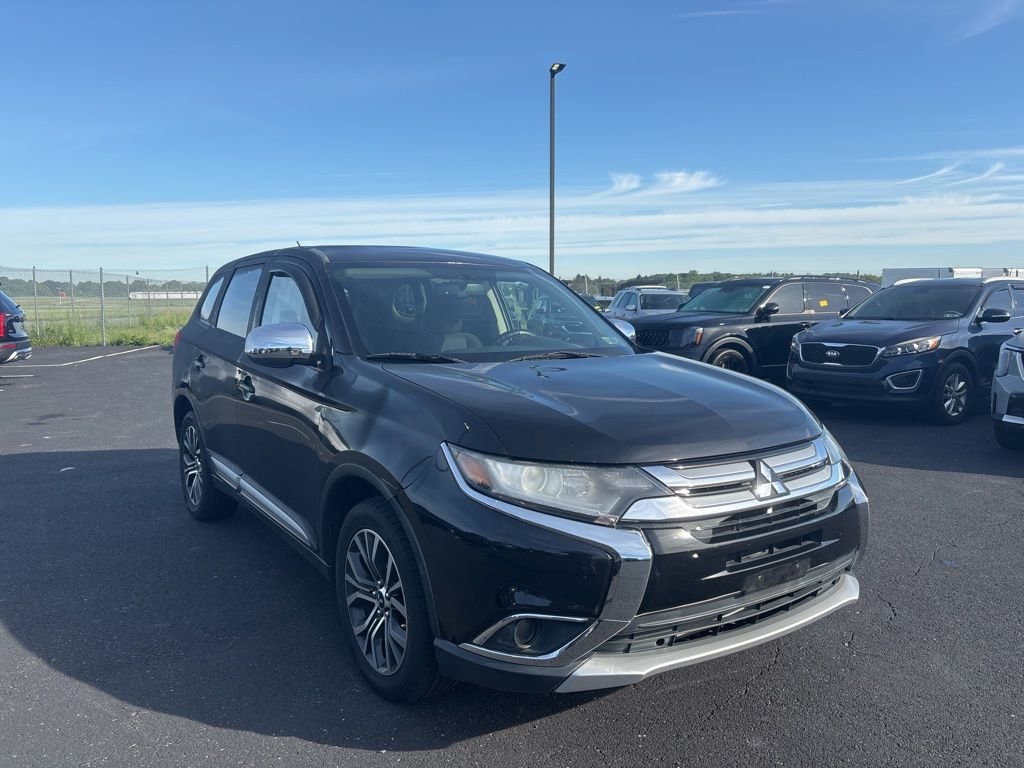 2016 Mitsubishi Outlander ES S-AWC's photo