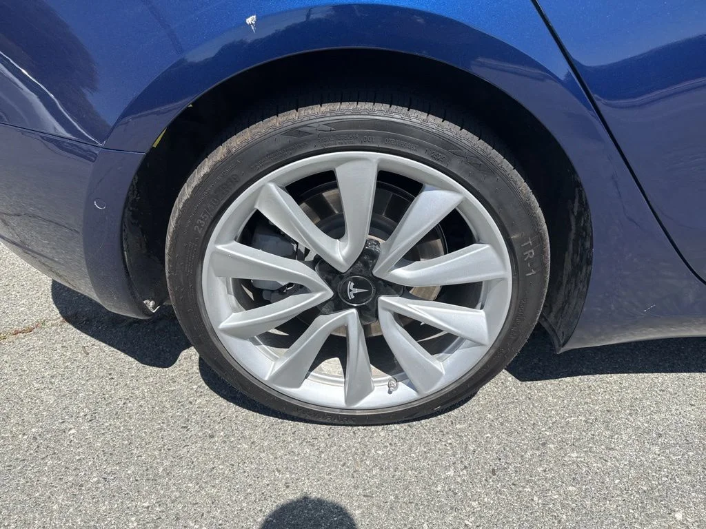 Used 2018  Tesla Long Range image 10