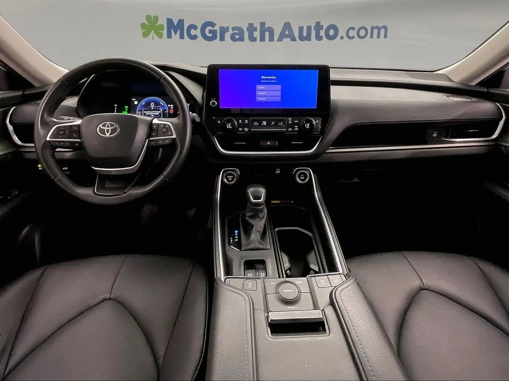 Used 2025 Beige Toyota XLE image 20