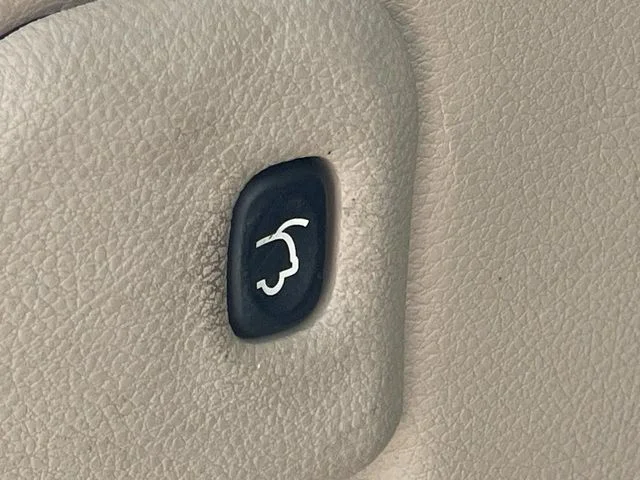 Used 2019 White Jeep Limited image 9