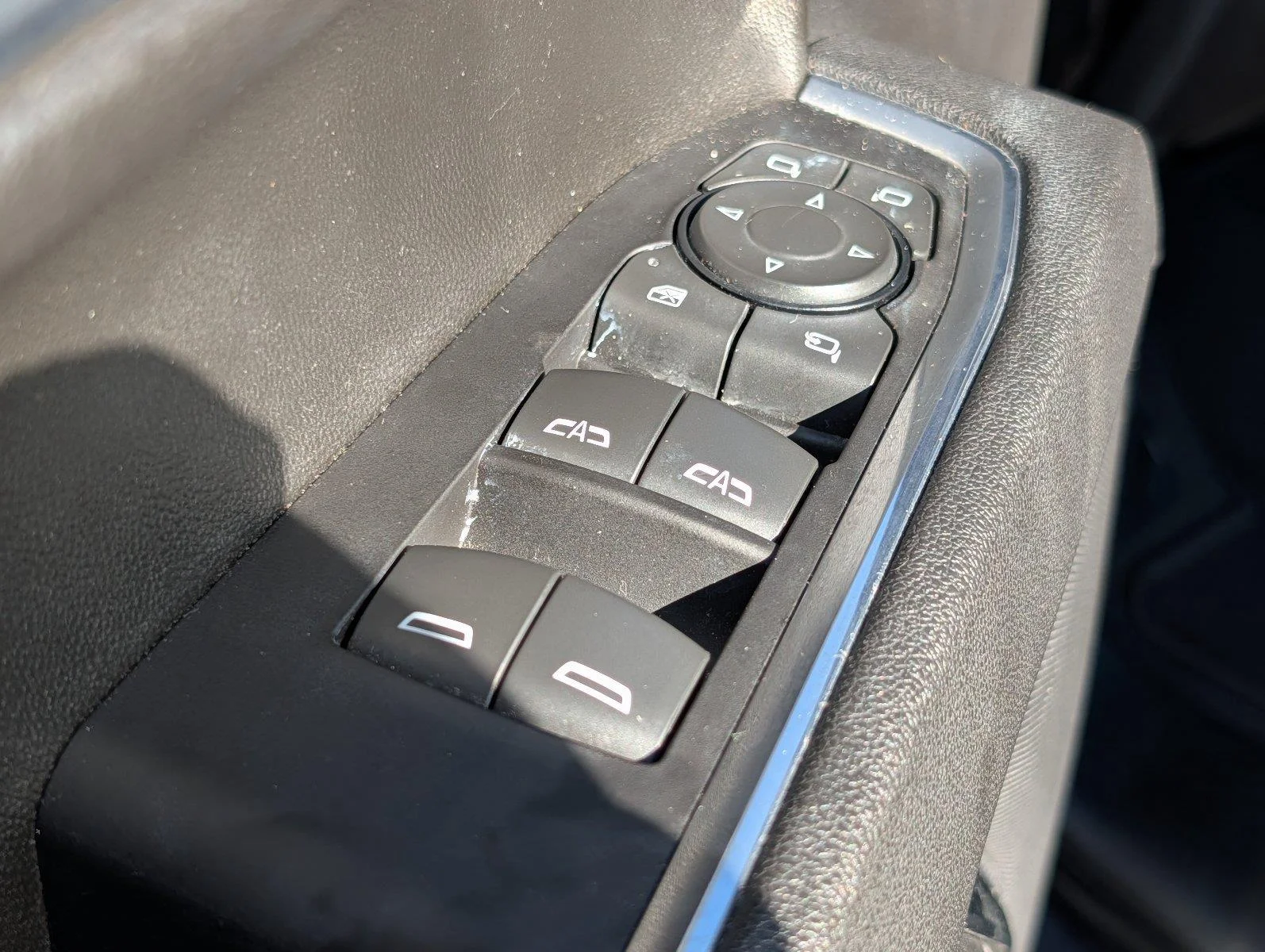 Used 2025 Titanium Rush Metallic GMC SLT image 16