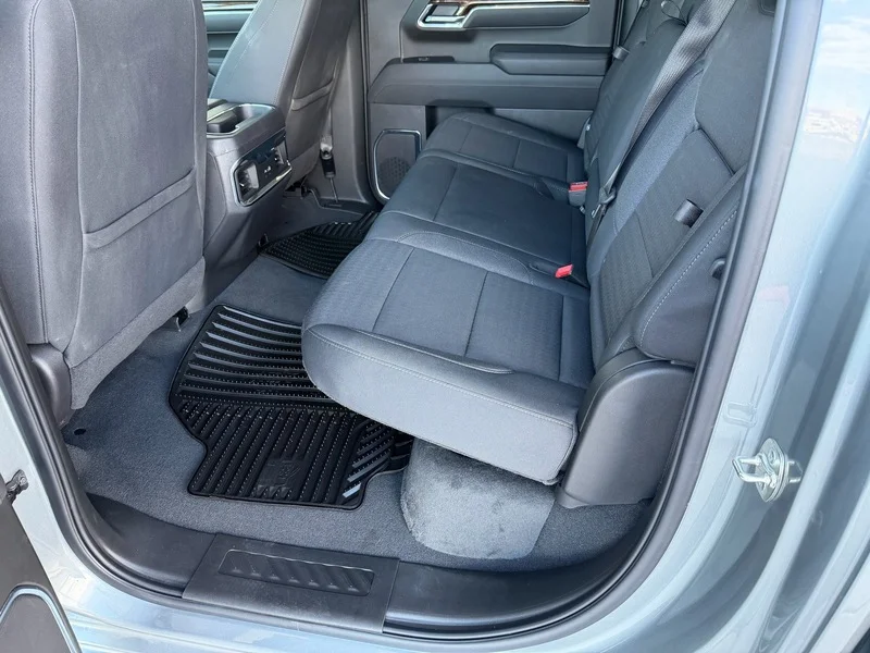 Used 2025 Sterling Metallic GMC Elevation image 17