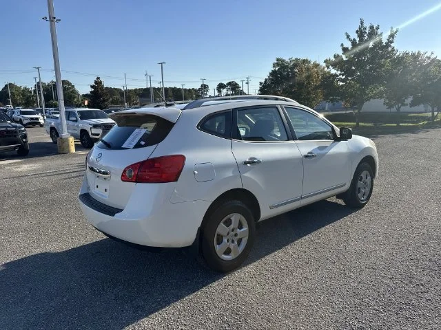 Used 2015 White Nissan S image 5