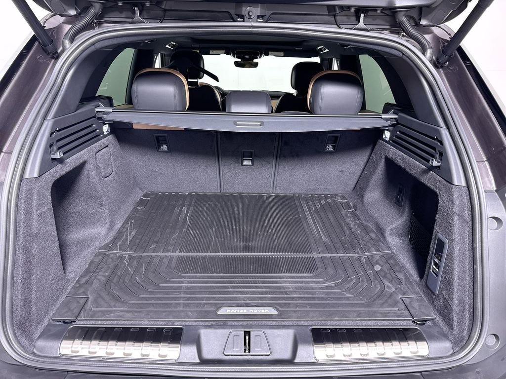 New 2026 Charente Grey Land Rover Dynamic SE image 22