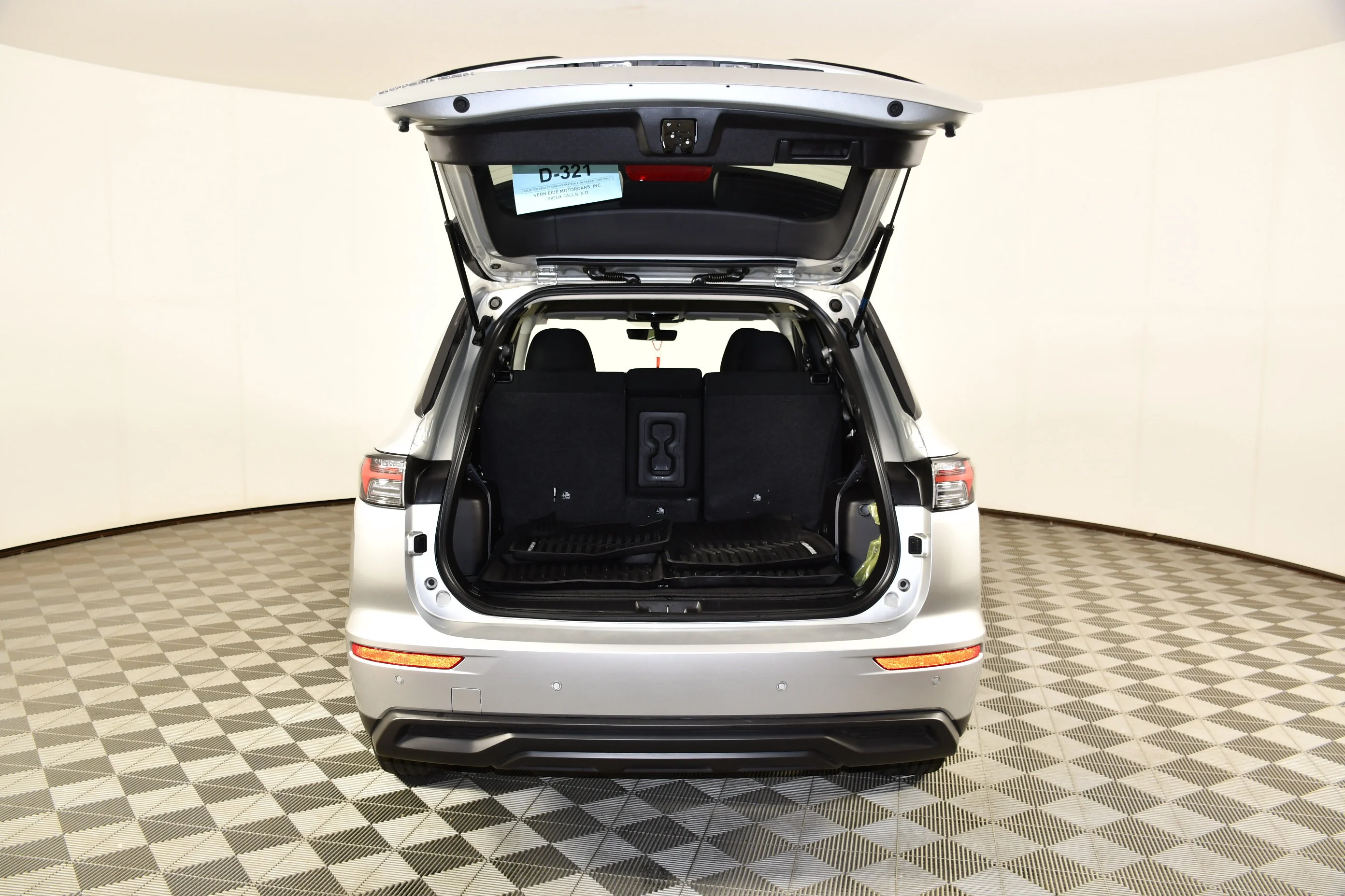 Used 2025 Silver Mitsubishi ES image 34