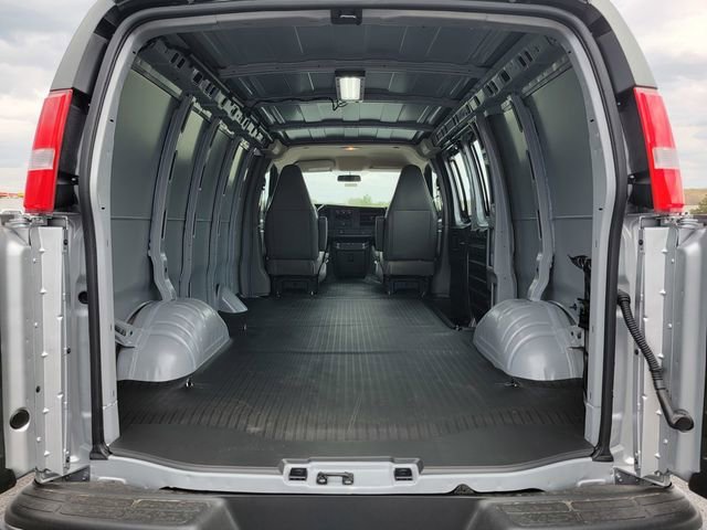 2026 Chevrolet Express Cargo Work Van - Photo 31
