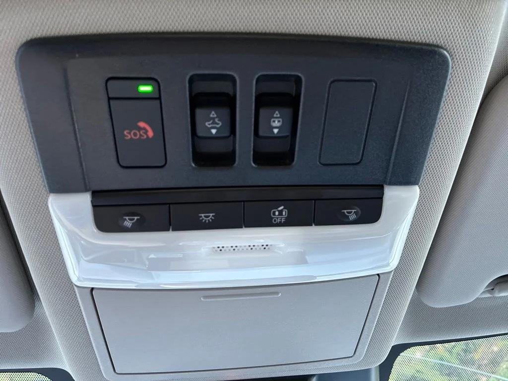 New 2026 Silver Nissan Platinum image 22