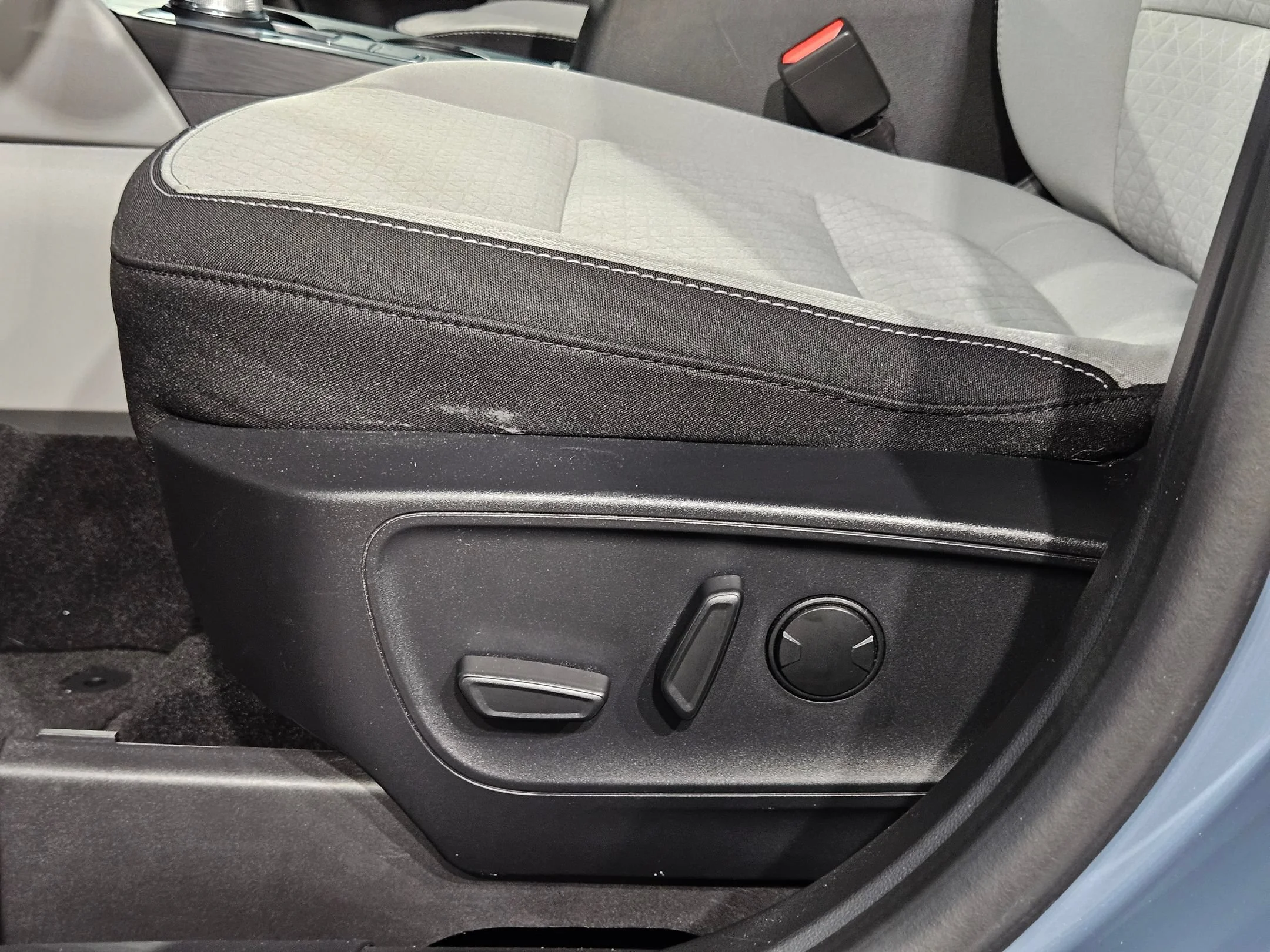 Used 2024 Vapor Blue Metallic Ford Active image 23