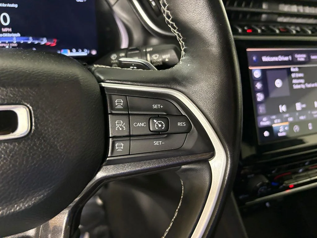 Used 2022 Bright White Clearcoat Jeep Altitude image 20