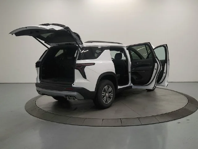 2027 Chevrolet Traverse LT - Photo 44