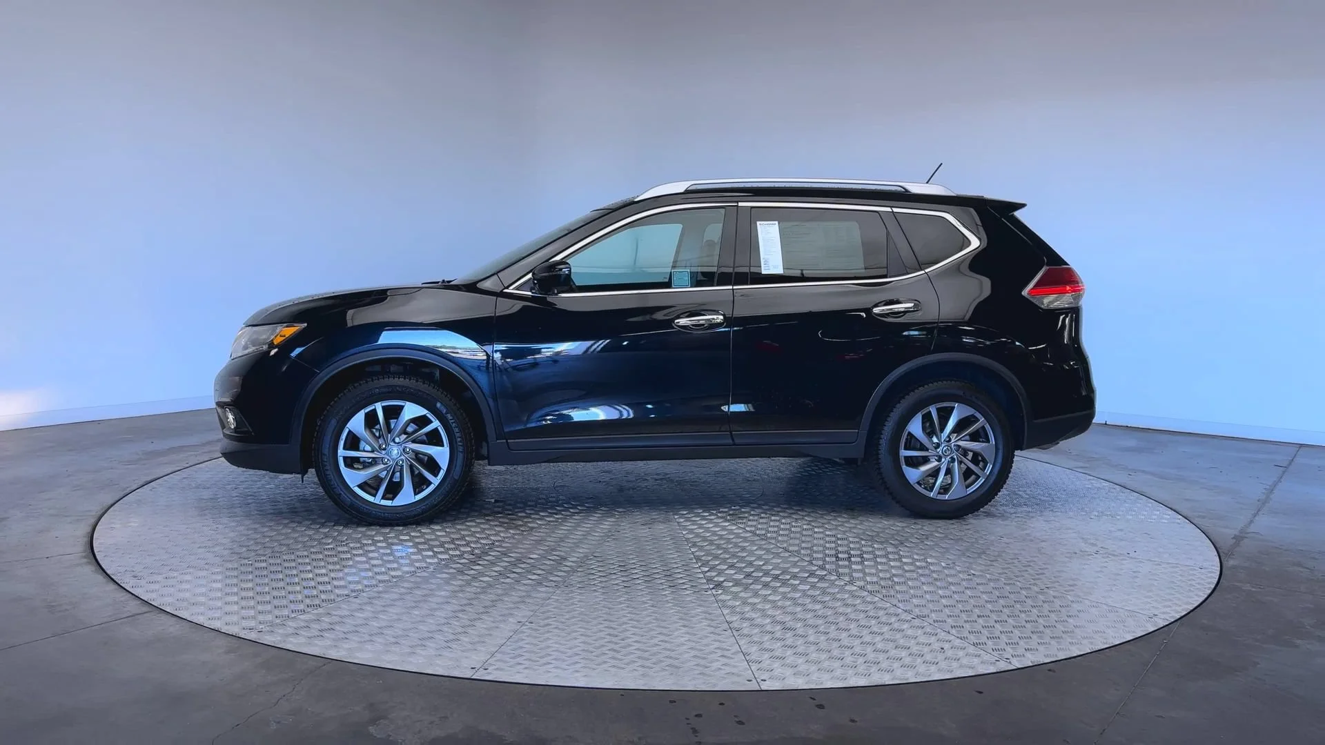 Used 2016 Magnetic Black Nissan SL image 5