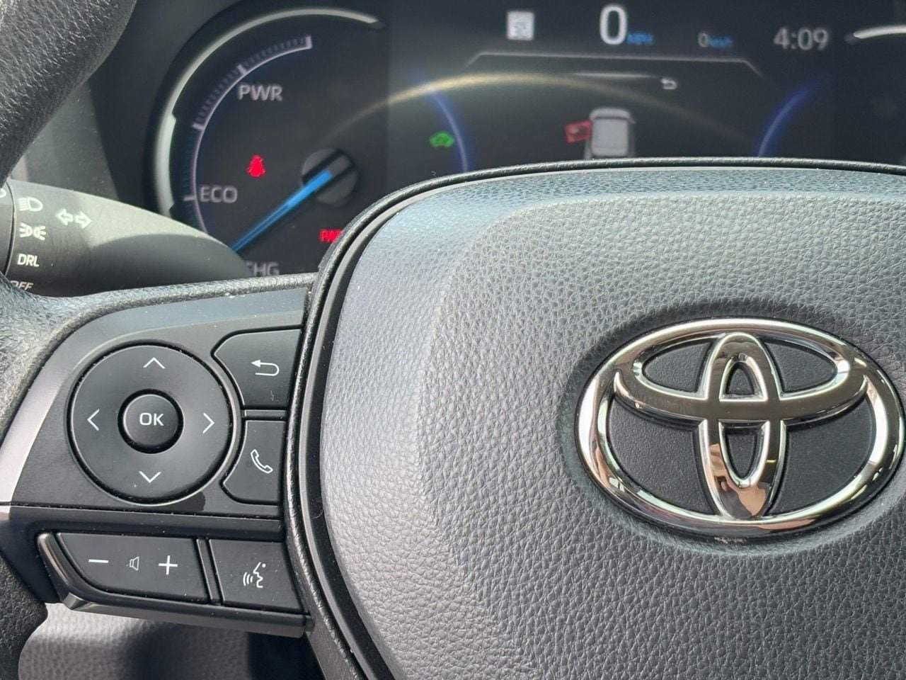 2025 Toyota RAV4 LE - Photo 19