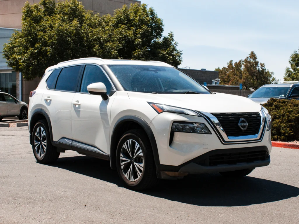 Used 2023 Pearl White Tricoat Nissan SV image 3
