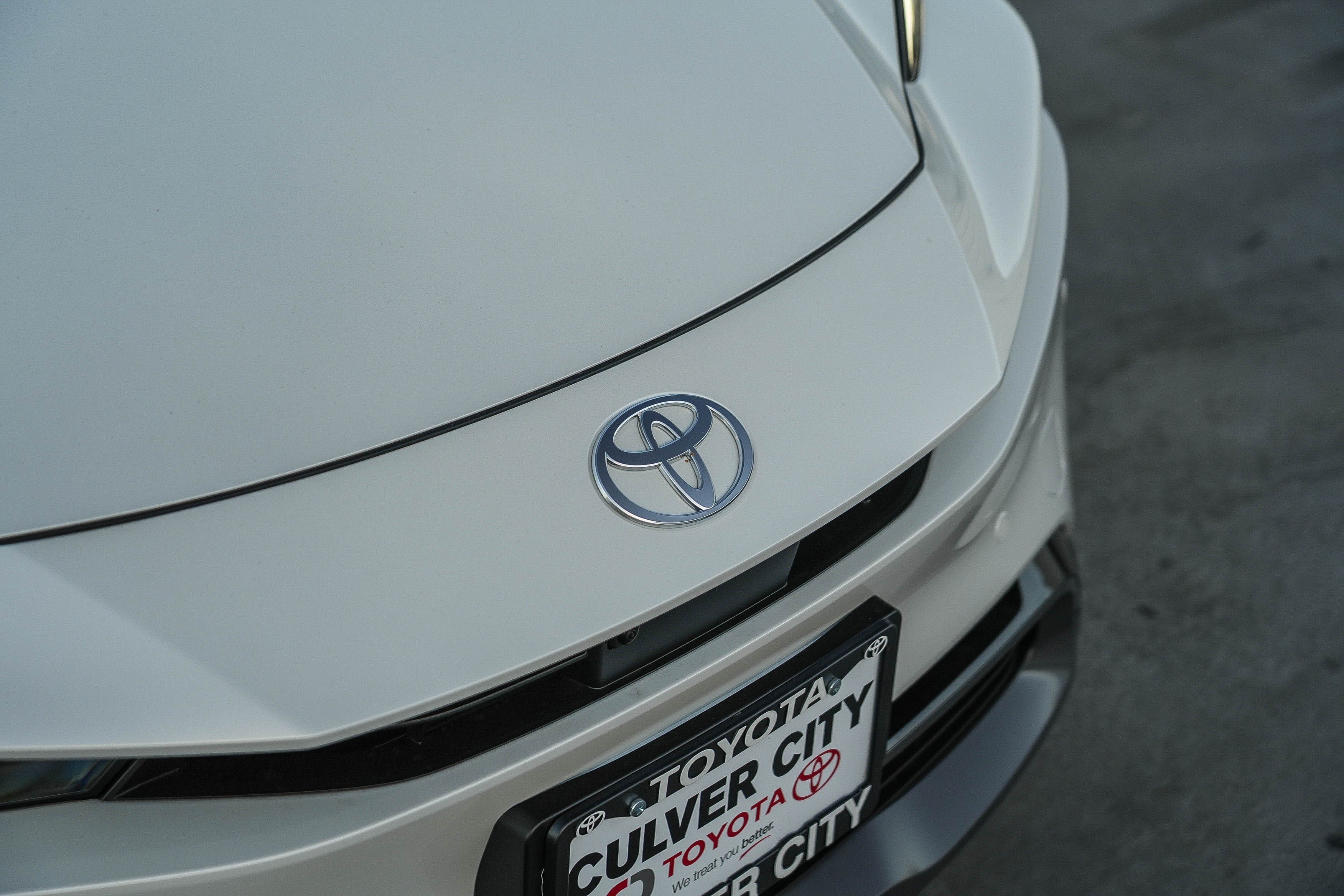 New 2027 Wind Chill Pearl <sup>1</sup> Toyota  Limited image 3