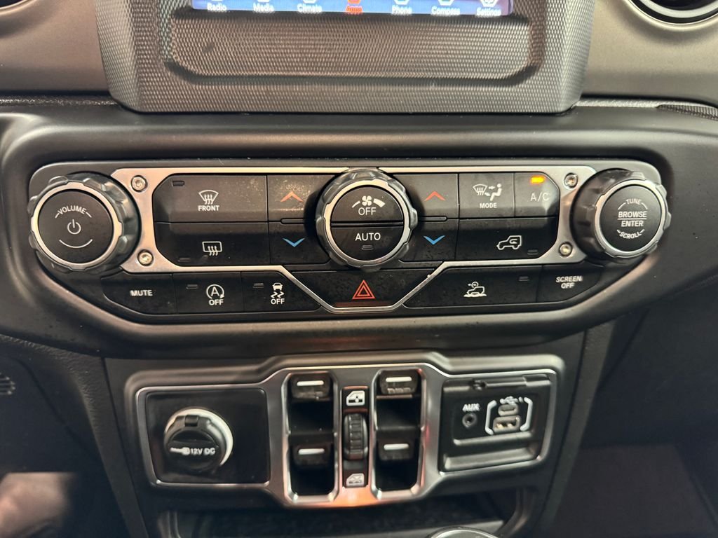 Used 2022 White Jeep Sport image 21
