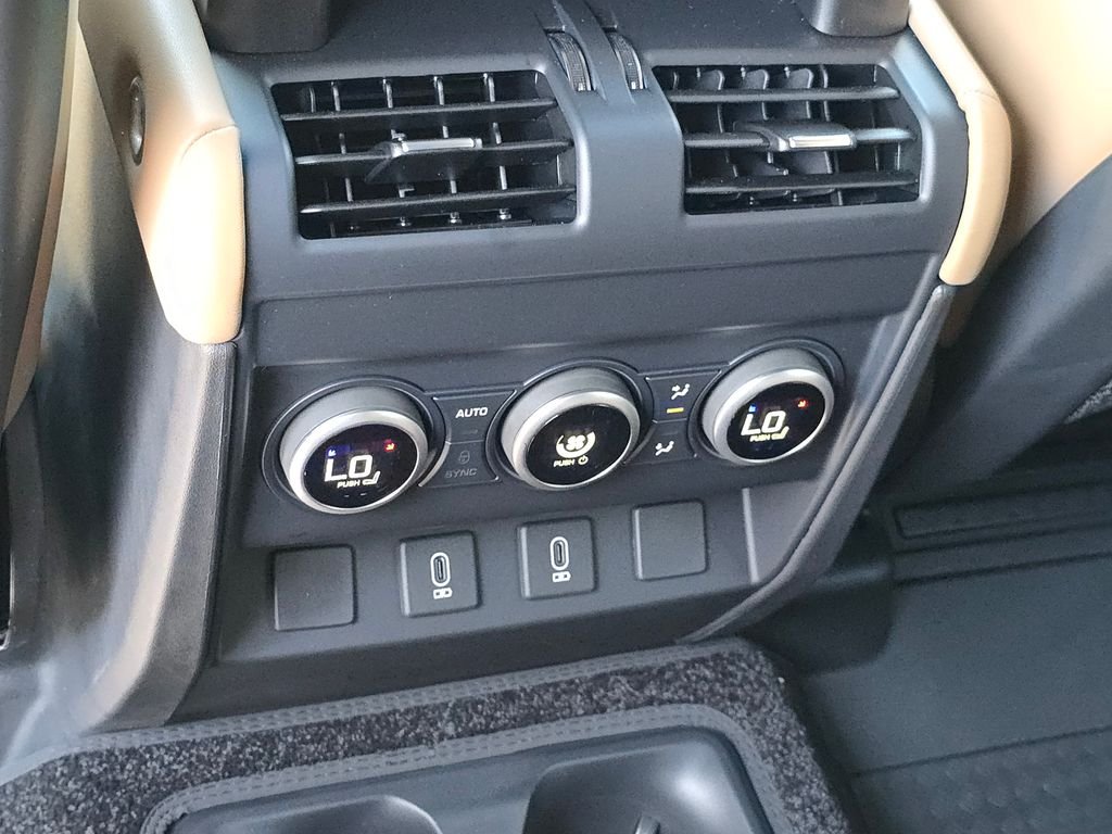 New 2026 Fuji White Land Rover X-Dynamic SE image 15