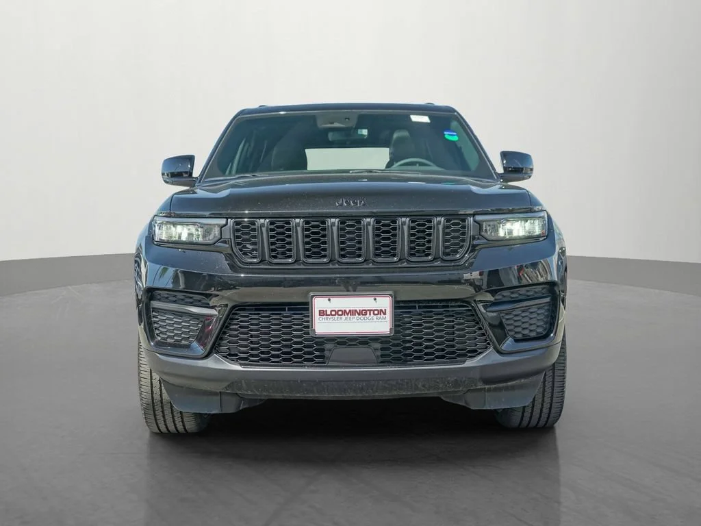 Used 2024 Jeep Grand Cherokee Altitude with VIN 1C4RJHAG4R8551433 for sale in Minneapolis, Minnesota