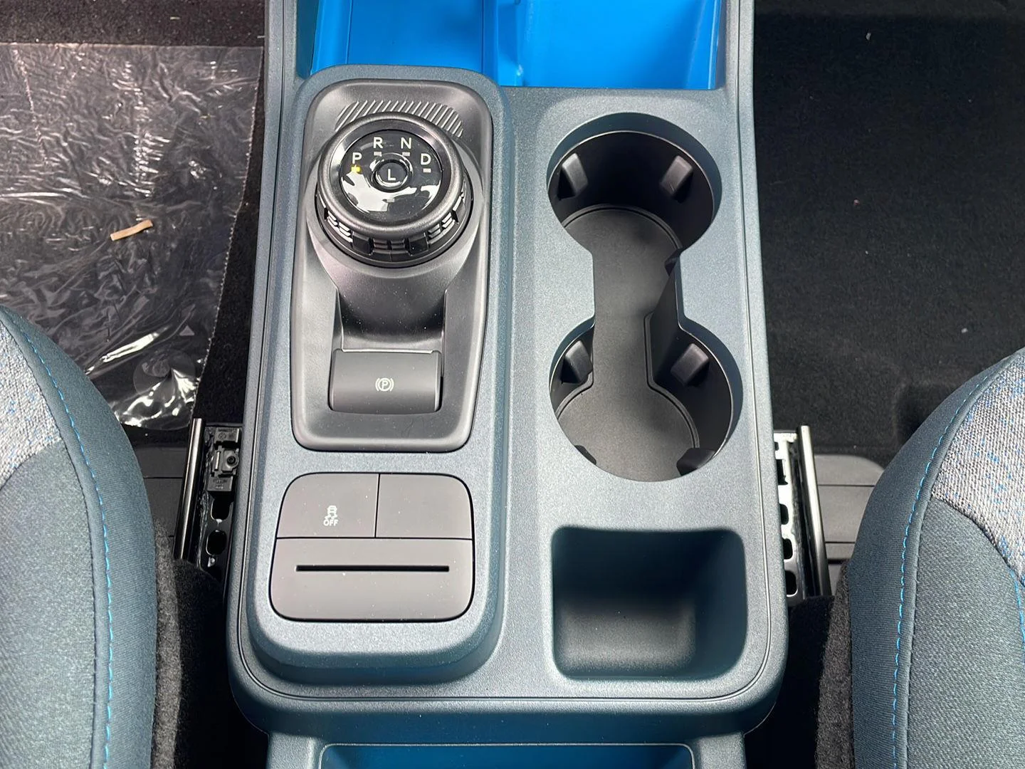 New 2026 Carbonized Gray Metallic Ford XLT image 18