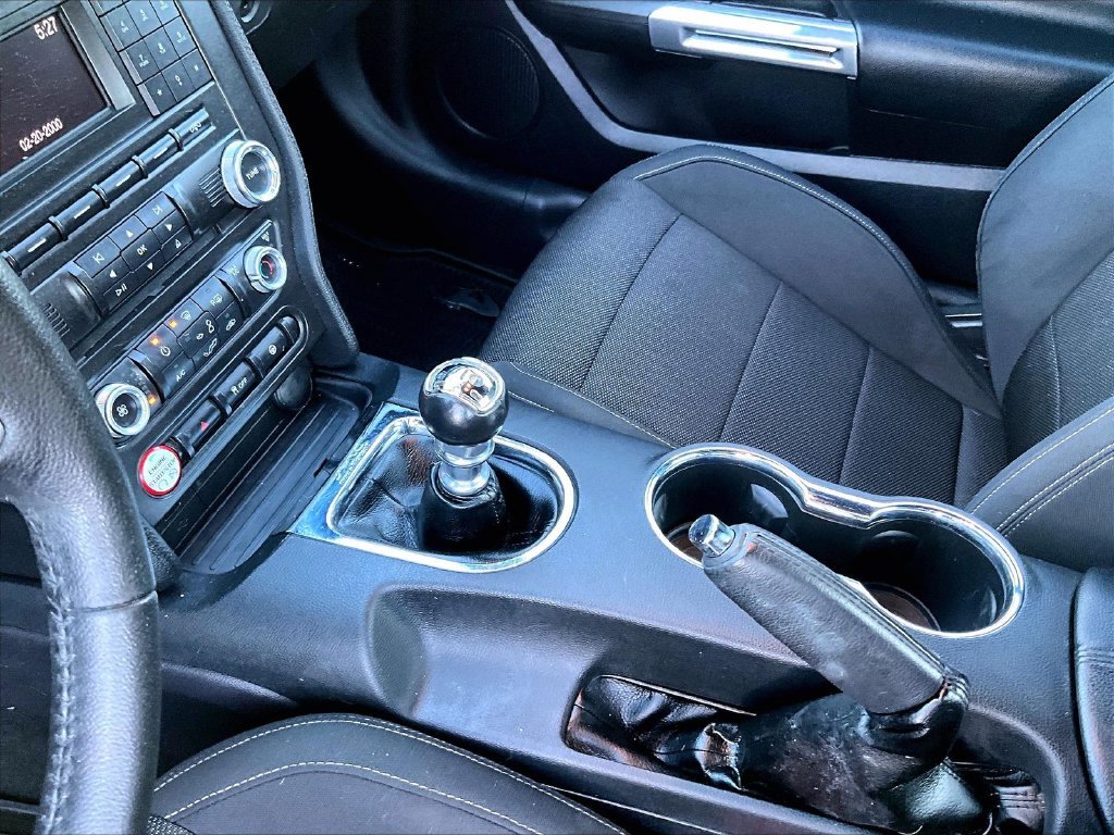 Used 2015 Black Ford V6 image 20