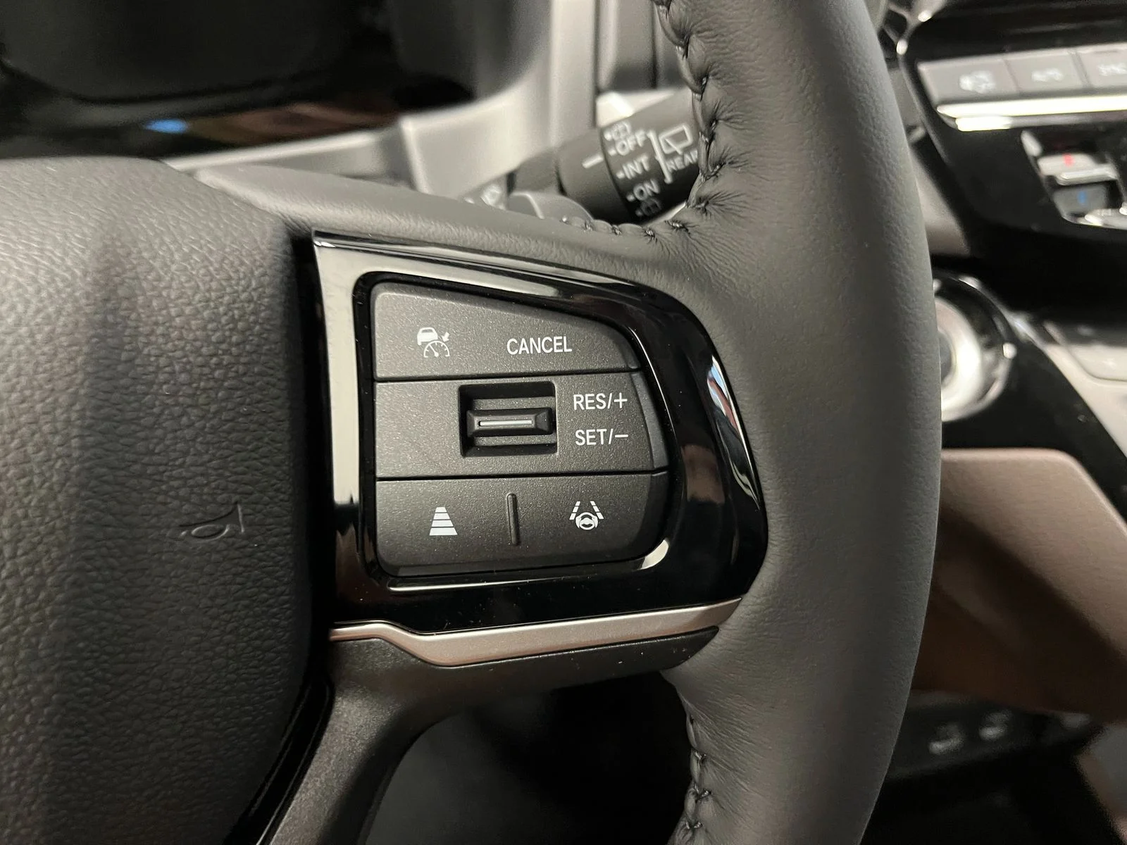 New 2026 Platinum White Pearl Honda Touring image 17
