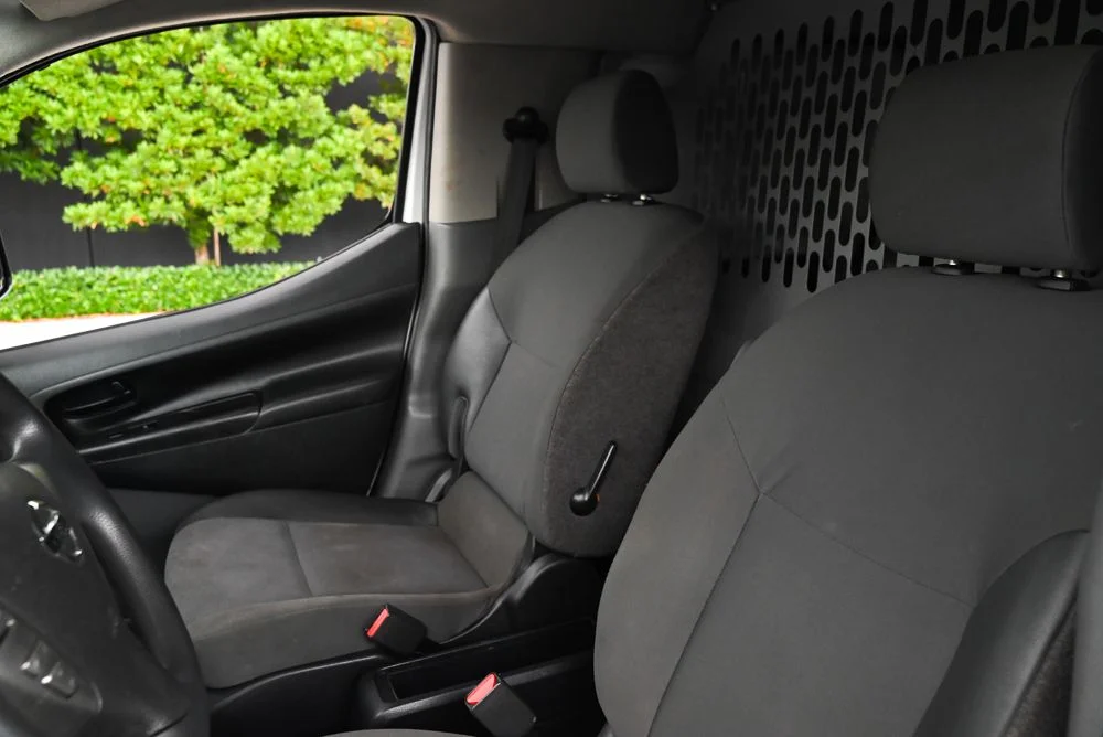 Used 2018 White Nissan S image 10