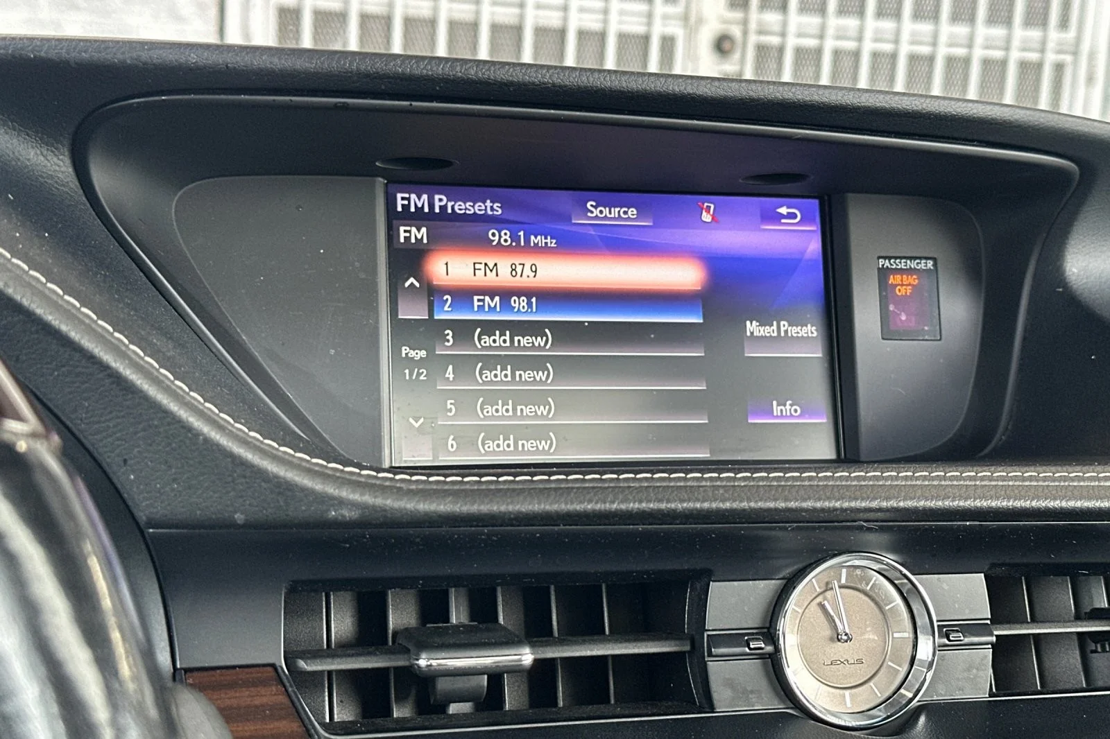 Used 2017 EMINENT WHITE Lexus ES 300h image 16