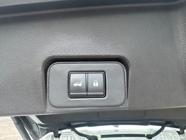 Used 2024 Everest White Pearl Nissan SV image 16