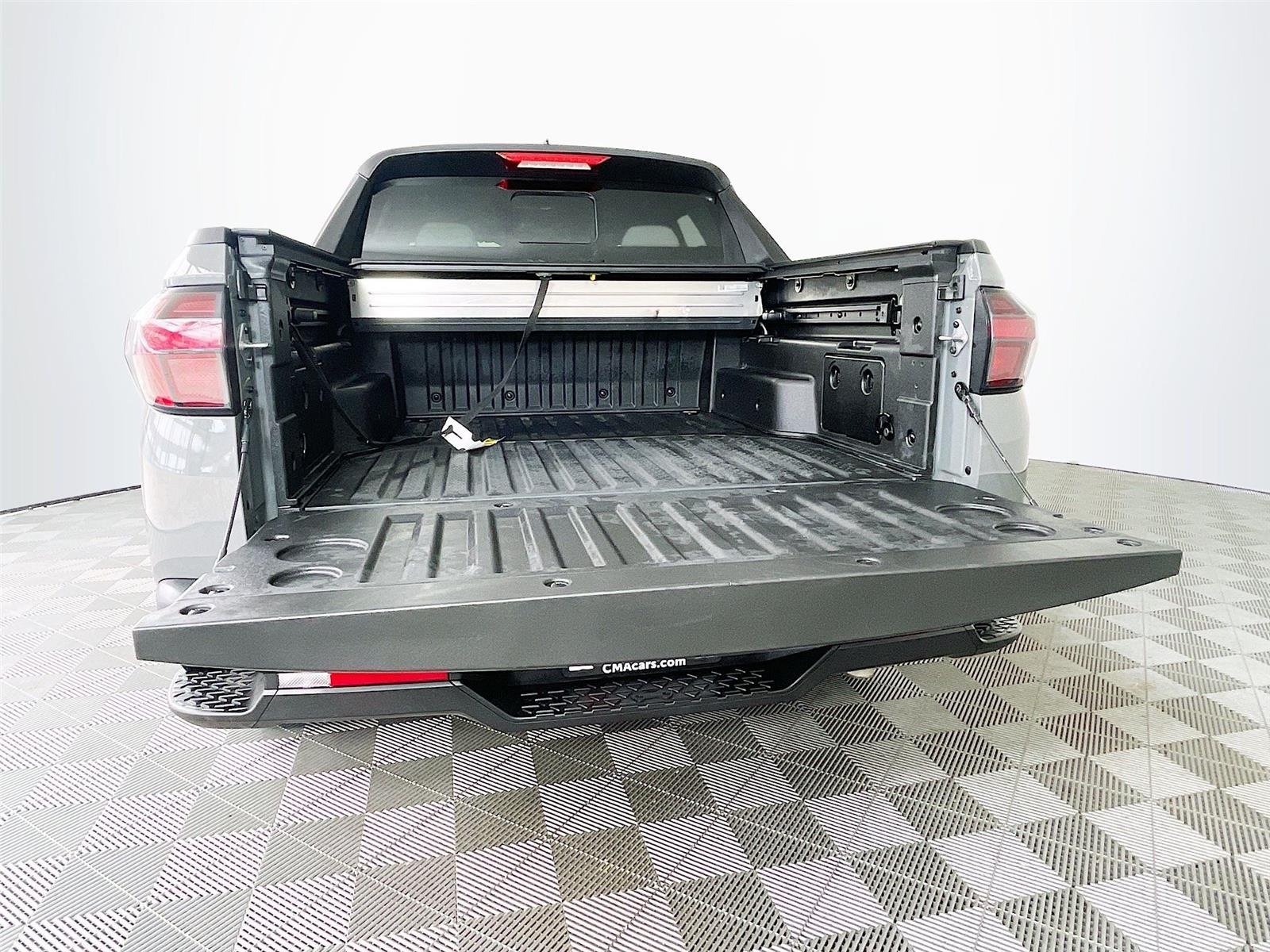 Used 2025 Hampton Gray Hyundai SEL Activity image 28
