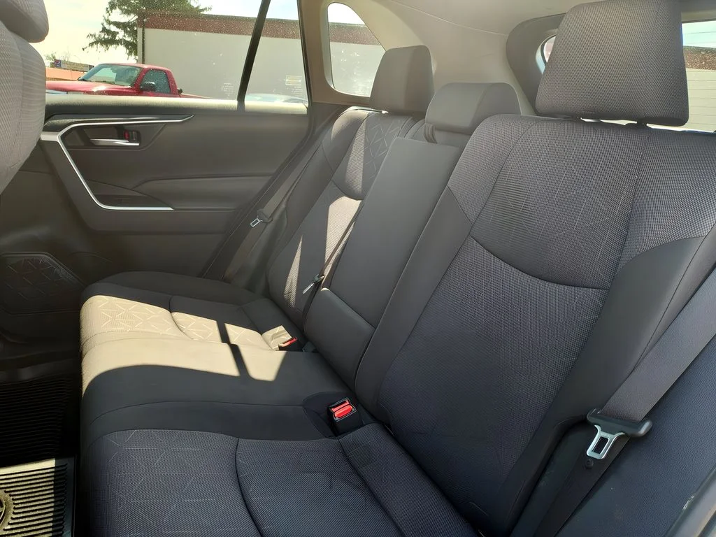 2023 Toyota RAV4 XLE - Photo 28