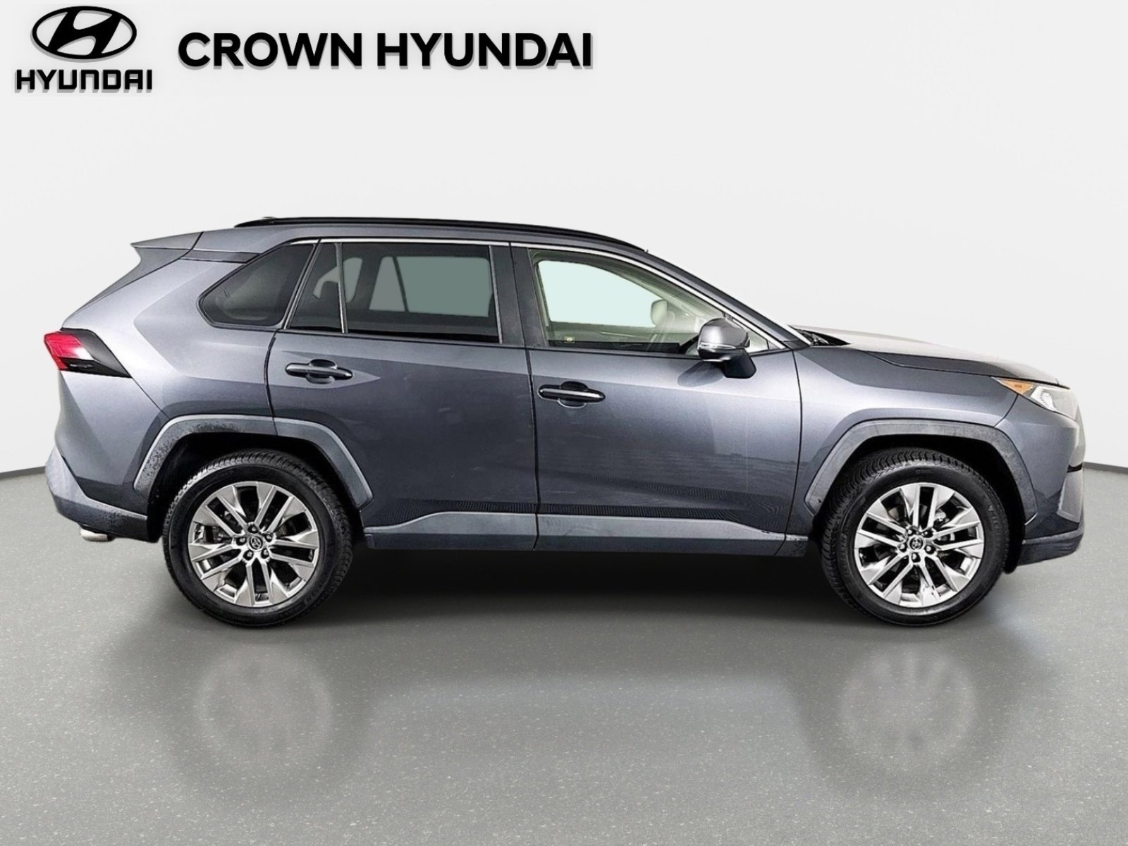 Used 2019 Magnetic Gray Metallic Toyota XLE Premium image 4