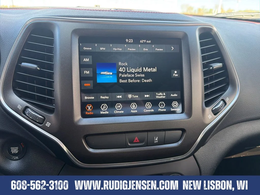 Used 2022 White Jeep Trailhawk image 18