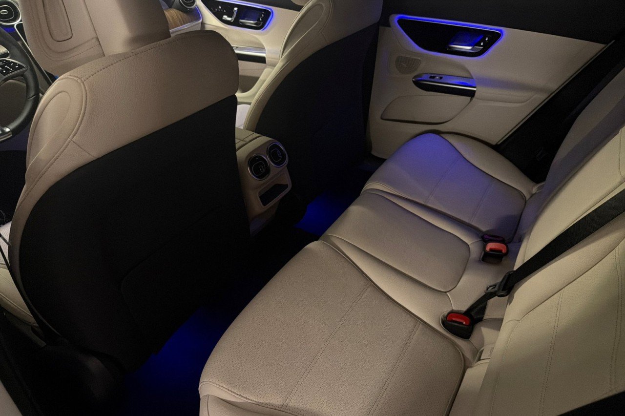 New 2026 Polar White Mercedes-Benz GLC 300 SUV image 11