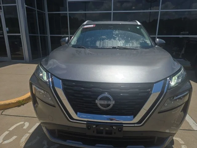 Used 2023 Gray Nissan SL image 2