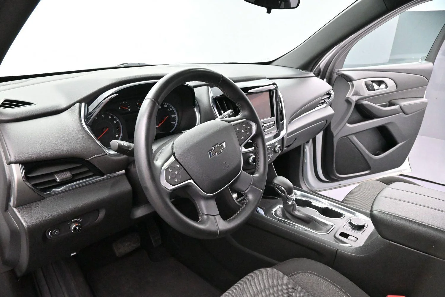 Used 2023 Summit White Chevrolet LT Cloth image 16