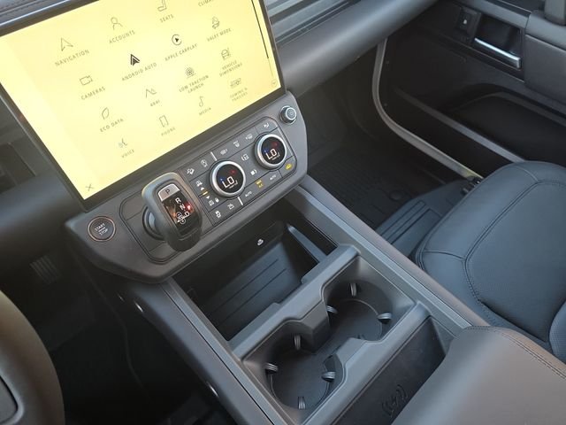 New 2026 Fuji White Land Rover X-Dynamic SE image 18
