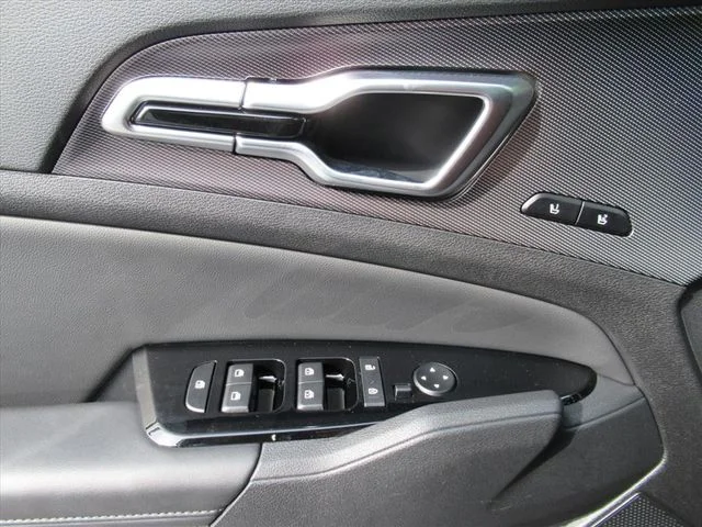 Used 2025 White Kia SX image 19