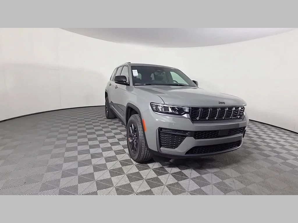 New 2027 Sting-Gray Clearcoat Jeep Laredo Altitude image 39