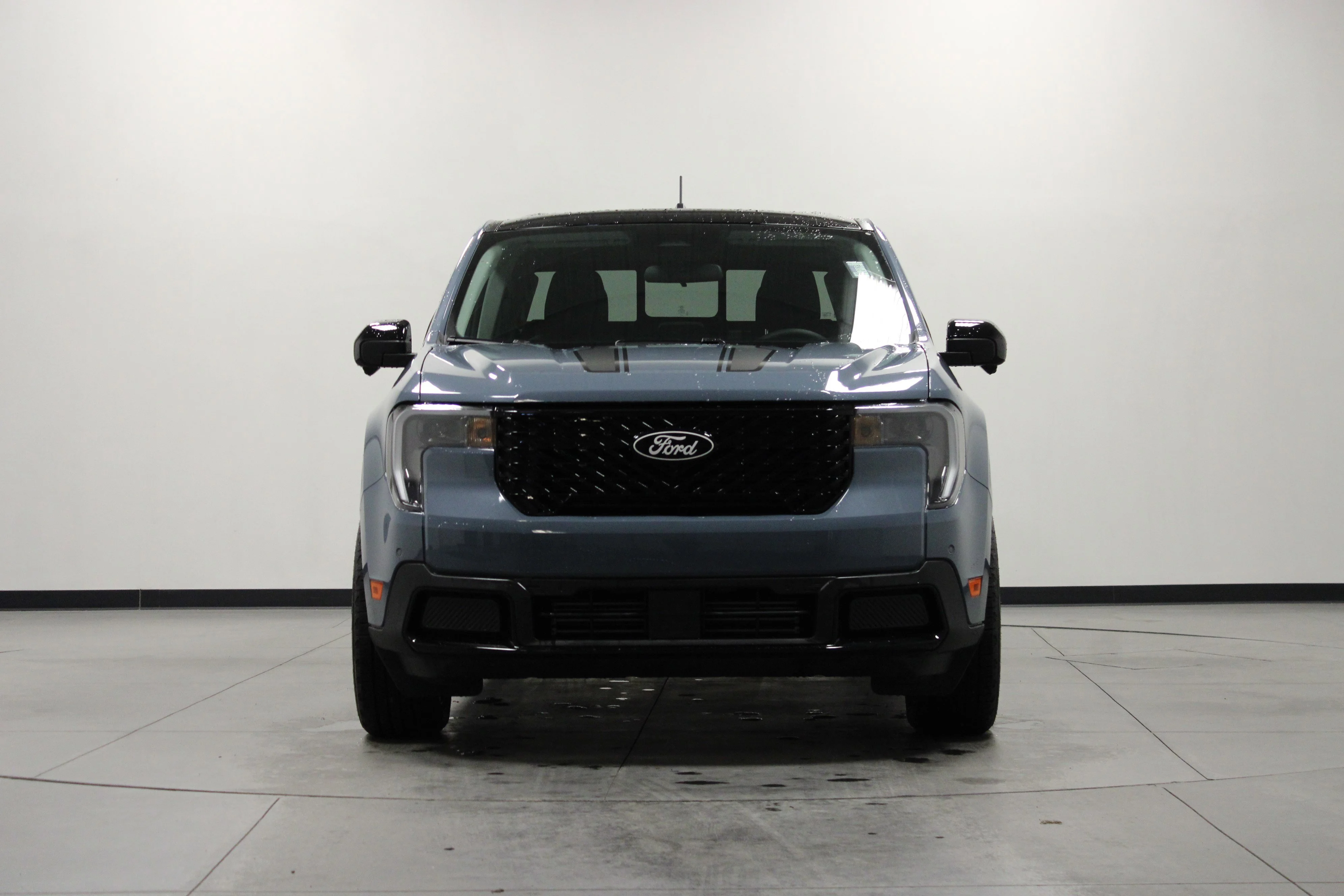 New 2025 Azure Gray Metallic Tri-Coat Ford Lariat® image 9